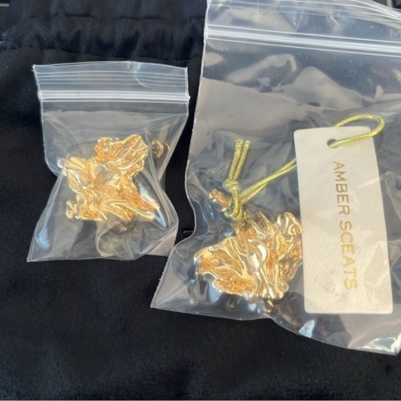 $225 Amber Sceats Reese Earrings 24KT Gold Plated Statement Piece - Picture 3 of 6